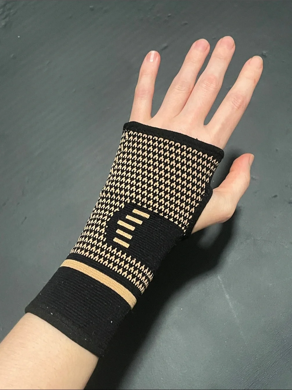 🖤5/$25 wrist compression sleeve